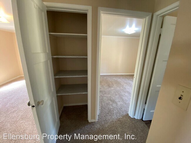 Building Photo - 2 br, 1 bath House - 815 E Mt. View