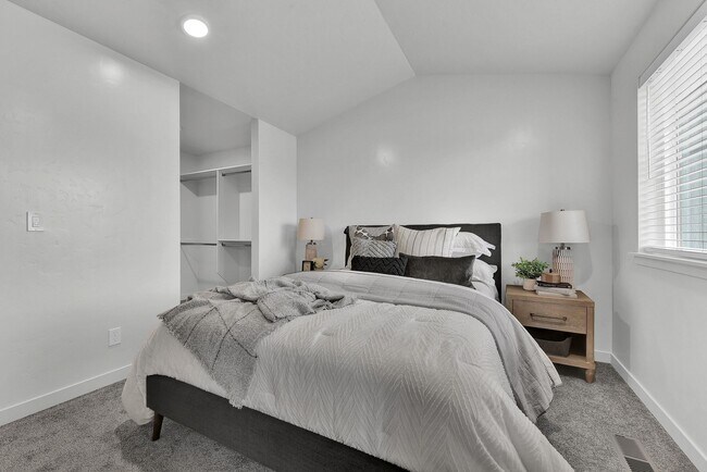 Foto del edificio - 4077 S Lone Pne Wy