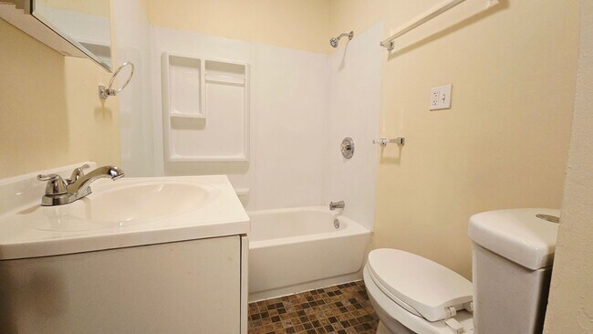 Foto del edificio - 3 Bedroom 1 Bath House with Detached Garage