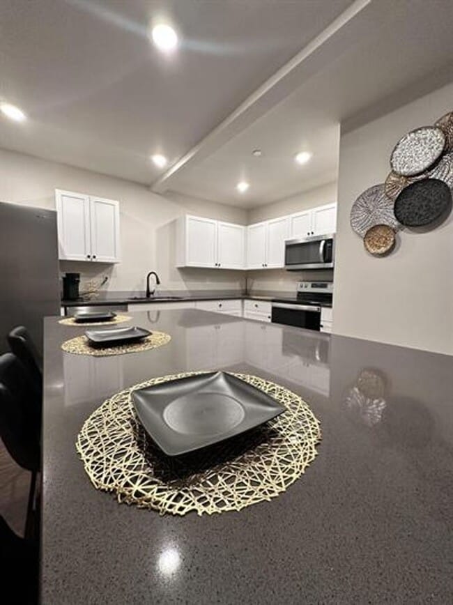 Building Photo - Fully Furnished 2 Bed 1 Bath Condo. Anaconda Montana