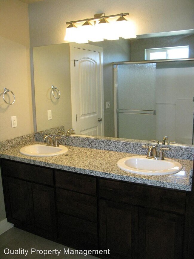 Foto del edificio - 516-516 Gray Ct