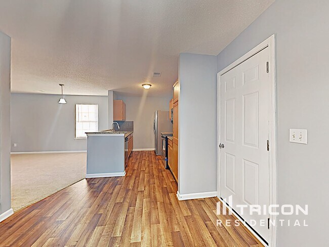 Building Photo - 208 E Waverly Pl Ct