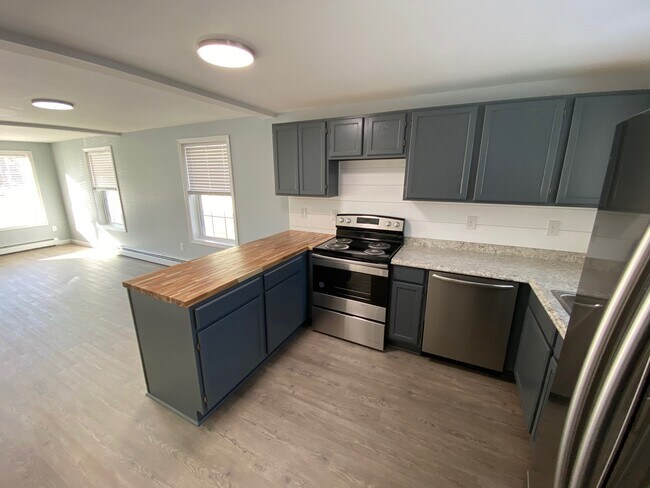 Building Photo - 46 Carriage Ln