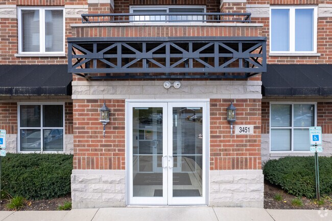 Entrada - 3401-3451 N Carriageway Dr