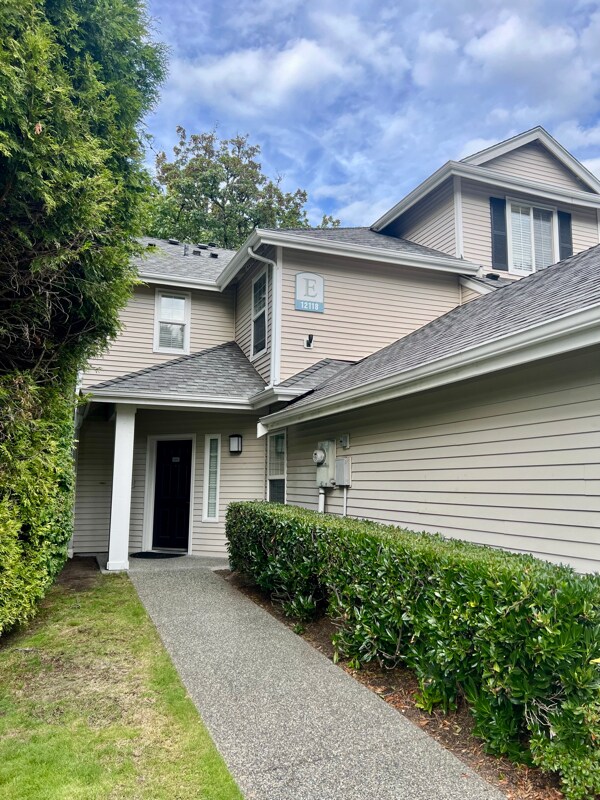 Primary Photo - 12118 NE 171st Pl