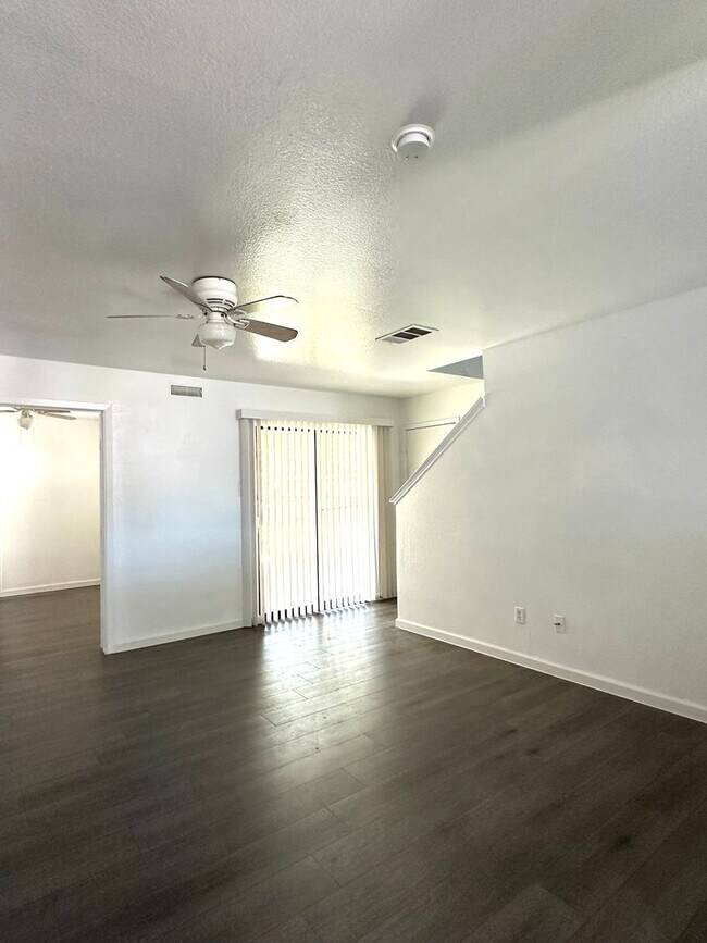 Foto del edificio - Beautiful home with 4 bed. and 3 bath., co...