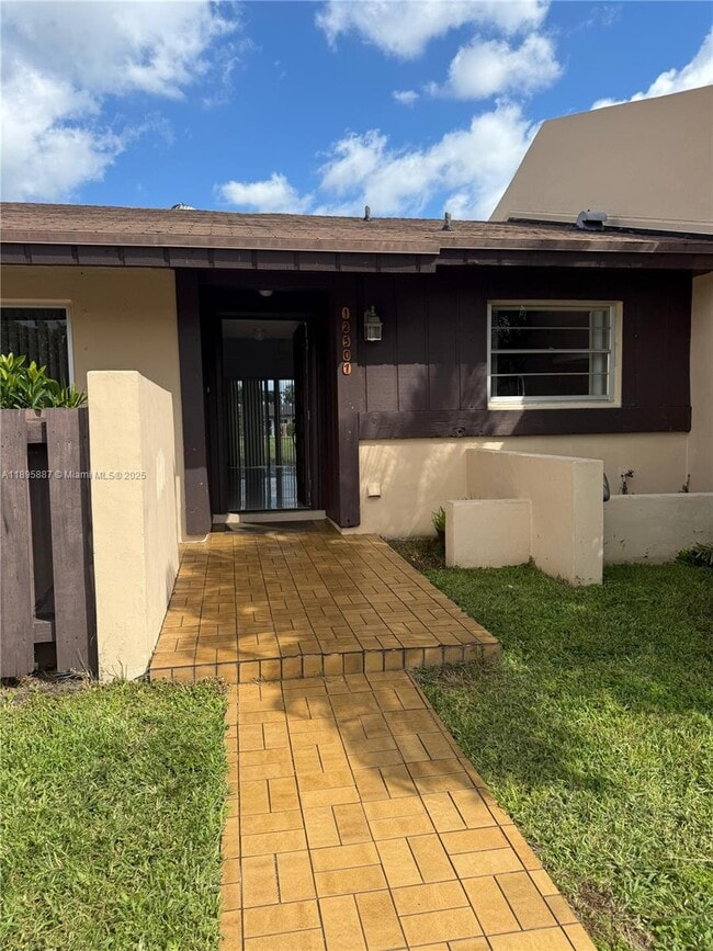Foto del edificio - 12507 SW 110th South Canal St Rd