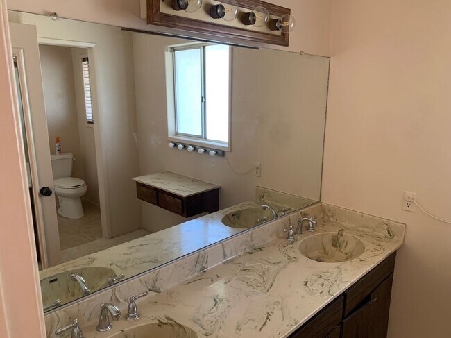 Building Photo - 7555 Victoria Ave