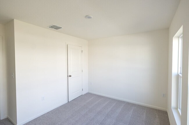 Foto del edificio - 664 Hillview Lp