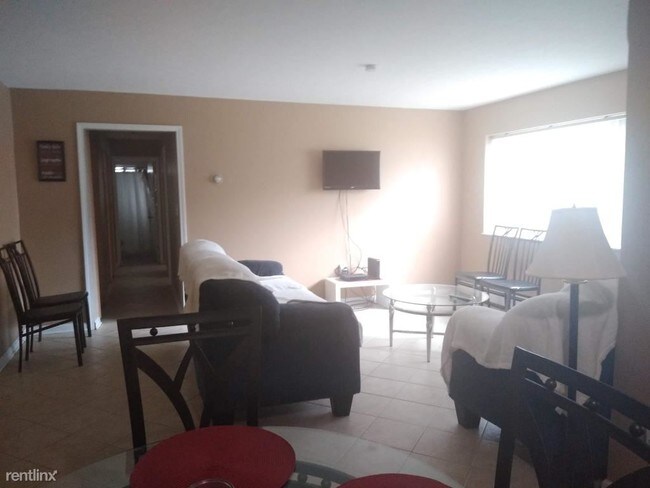 Foto del edificio - 5200 Royalton Rd