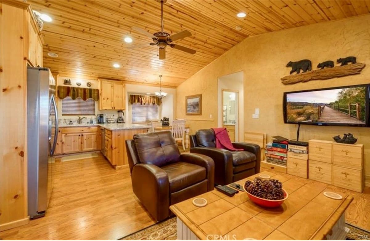 Building Photo - 2089 Shady Ln