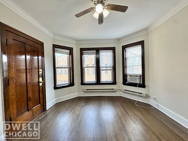 Foto del edificio - 3826 N Greenview Ave