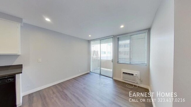 Building Photo - Welcoming 1-Bed + 1-Bath in LaBrea/Melrose...