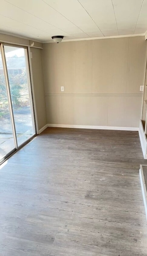 Building Photo - 902 Adams St