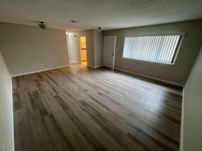 Building Photo - Wonderful 3 Bedroom Move-In Ready