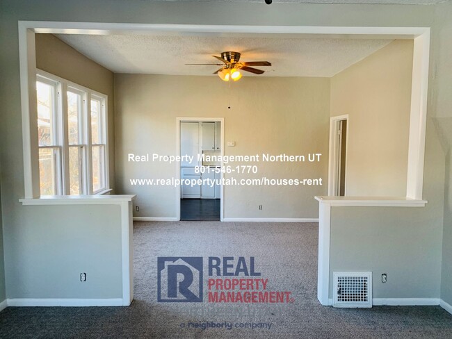 Building Photo - 3 Bedroom 1 Bath Ogden home Available NOW!