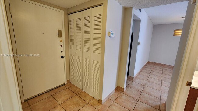 Foto del edificio - 7745 SW 86th St