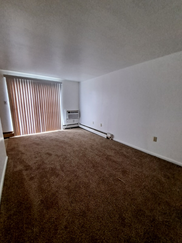 Building Photo - 132 Imperial Ct