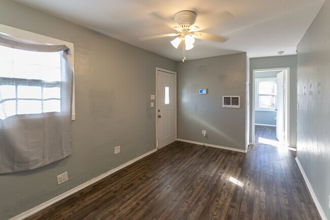 Foto del edificio - Charming 2-Bed, 1-Bath Home in South Oklah...