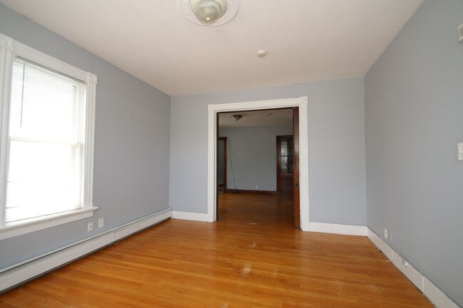 Building Photo - 198 Blatchley Ave