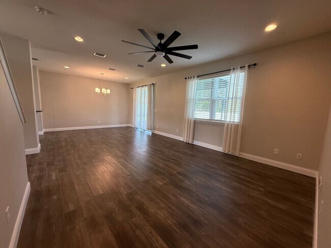 Foto del edificio - Beautiful 4 Bedroom, 2.5 Bath 2 Story Home Available in Hunter's Ridge