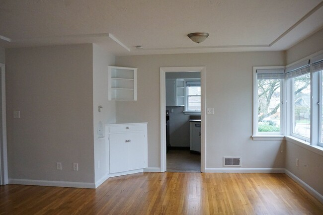 Foto del edificio - Beautiful 3-Bedroom Duplex in West Morelan...