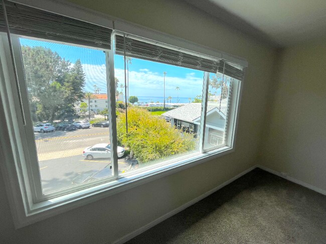 Foto del edificio - 270 Cliff Dr