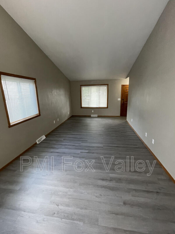 Building Photo - 1522 E Tracia Ln