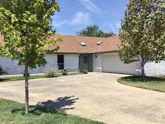 Building Photo - 2030 Golf Ct