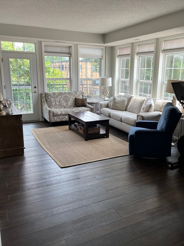 Living Room - 605 Snelling Ave S