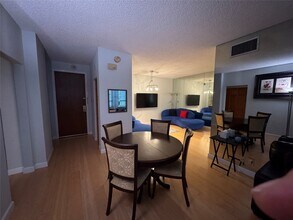 Building Photo - 5150 Hidalgo St