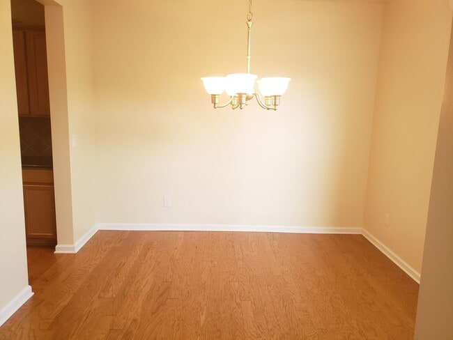Building Photo - Thompson Ridge Townhome