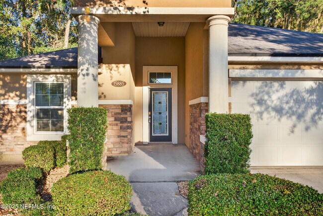 Foto del edificio - 15885 Bainebridge Dr