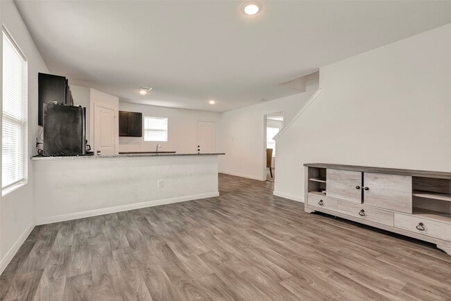 Building Photo - 307 Rd 5138