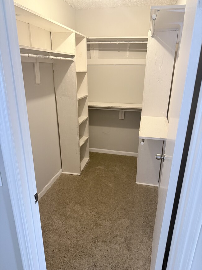 Building Photo - 206 Kettering Way