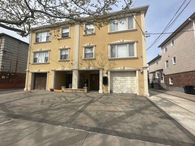 Building Photo - 15-60-60 209th St