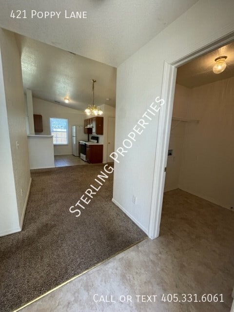 Building Photo - 421 Poppy Ln