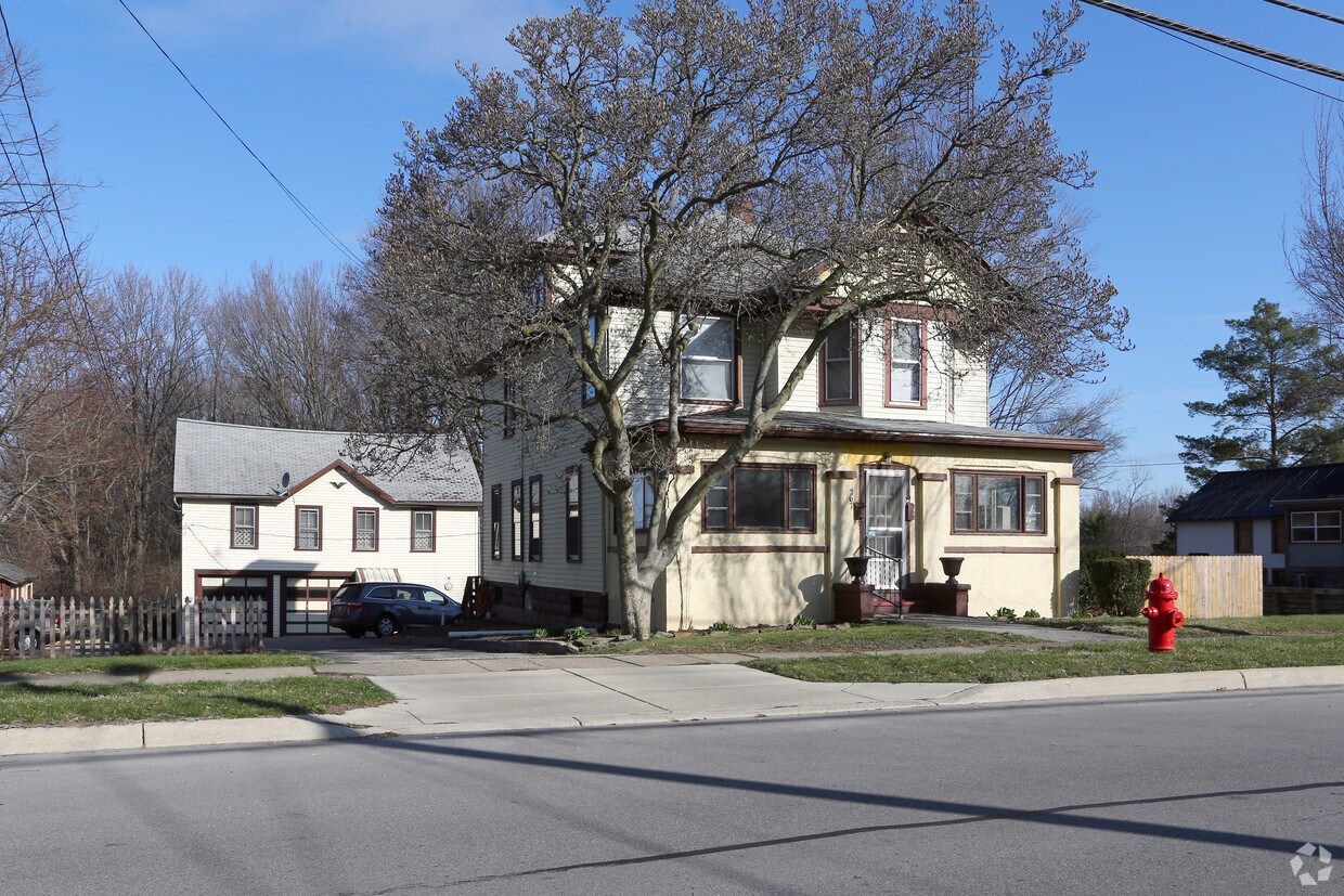 Primary Photo - 267 E Main St
