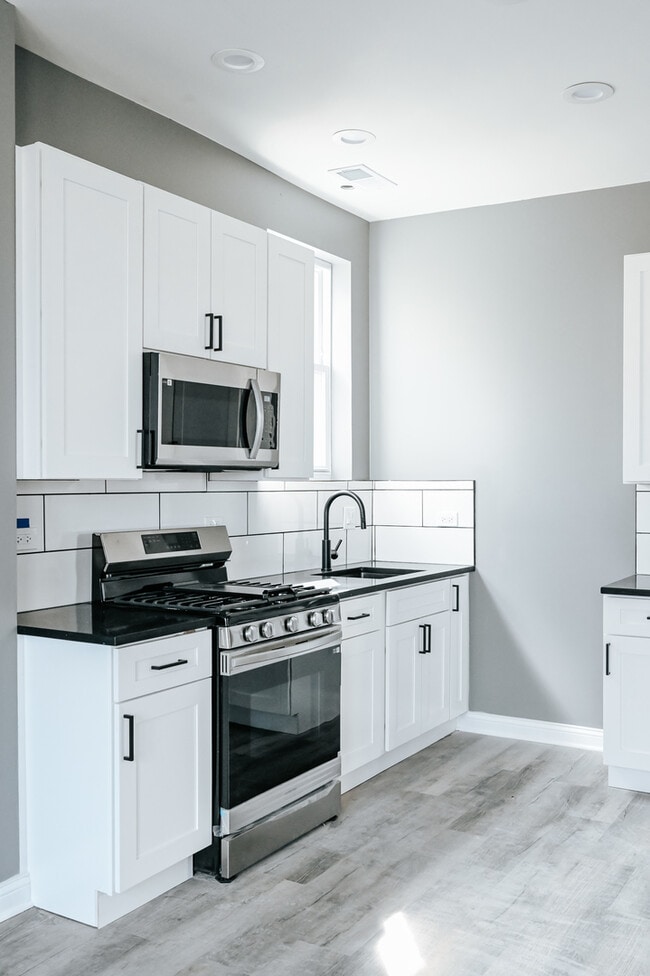 Building Photo - 3015 W 19th St