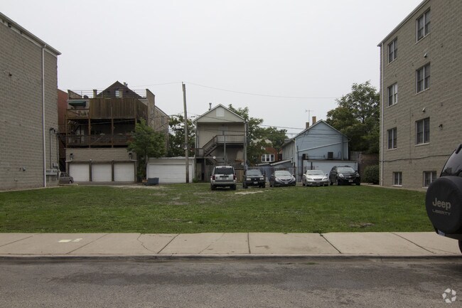 Primary Photo - 1535 W Pearson St