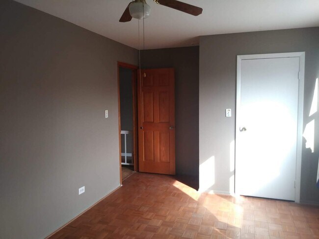 Building Photo - 1362 S Glen Cir
