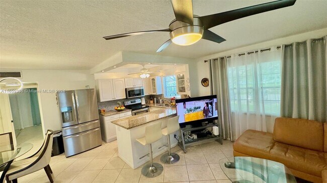 Foto del edificio - 116 Westbury E