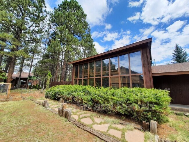 Foto del edificio - 2051 N Timberline Rd