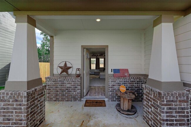 Building Photo - 17624 Cedar Crst Dr
