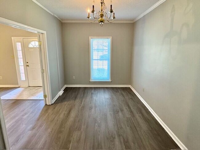Foto del edificio - Now Leasing A 3 Bedroom 2.5 Bath Home In C...