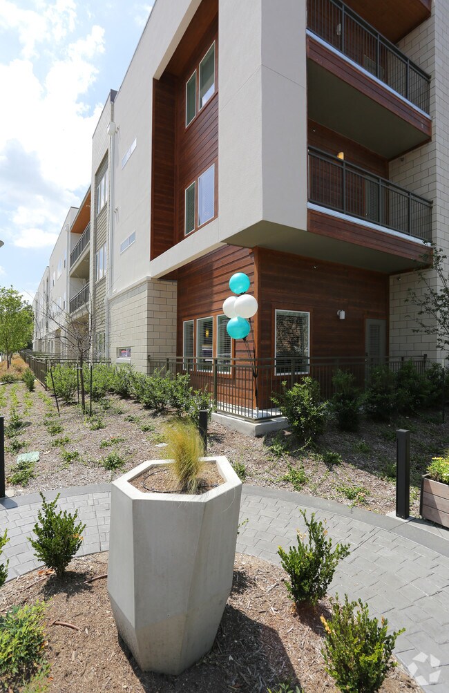 Alexan Henderson Apartments Dallas, TX