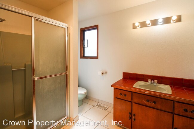 Building Photo - 2 br, 1.5 bath House - 5831 Woodside Dr SE