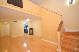 Building Photo - 335 Navarre Ave