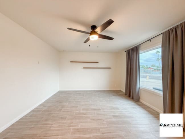 Building Photo - Beautiful 4/2 Phoenix House!