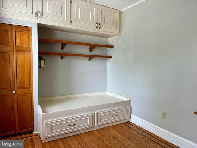 Foto del edificio - 7848 Montgomery Ave